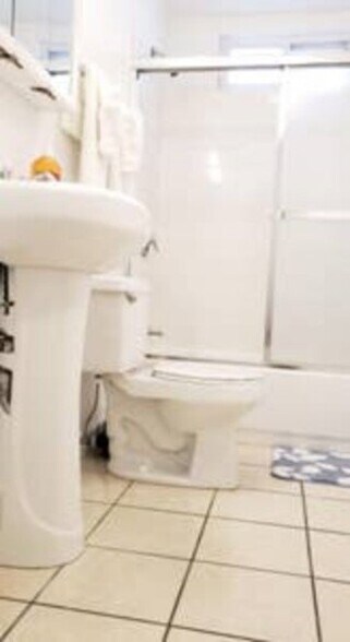 Building Photo - 29 Brackett St