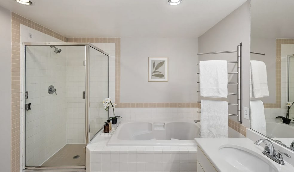 Building Photo - 1768 Aurora Ave N