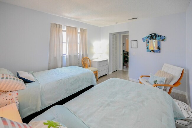 Building Photo - 301 Markley Ct