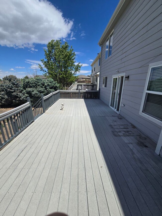 Building Photo - Spacious and Bright 4 Bedroom Home with Garage and Basement Now Available!