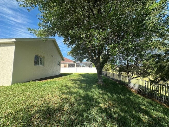Building Photo - 10955 Lemay Dr