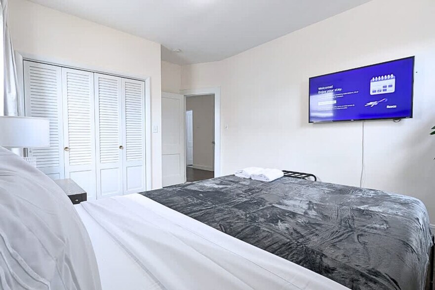 Building Photo - 108 Gotthart St