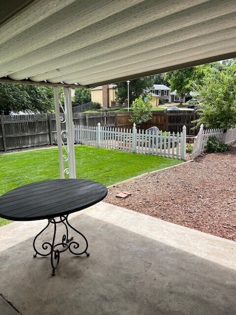 Building Photo - 16570 E Dickenson Pl