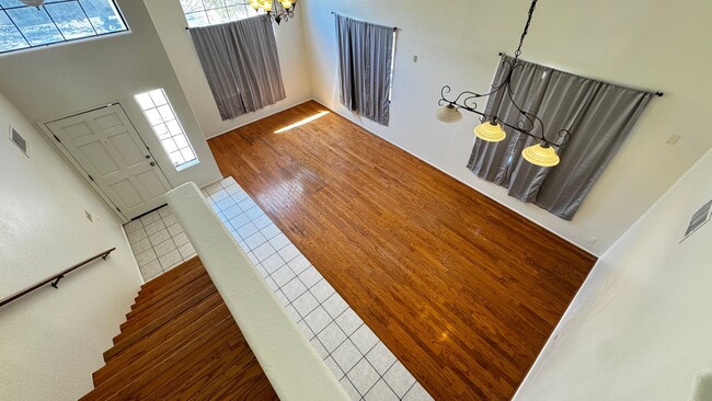 Building Photo - Eastside (Broadway and Houghton) 4 bedroom...