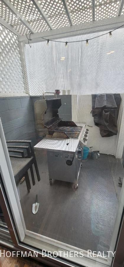 Building Photo - 1217 S Sherbourne Dr