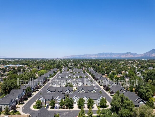Building Photo - 401 E Corral Creek Dr