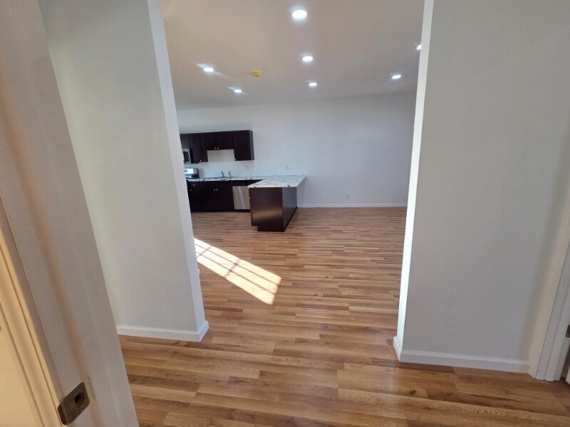 Building Photo - 203 N Elm St