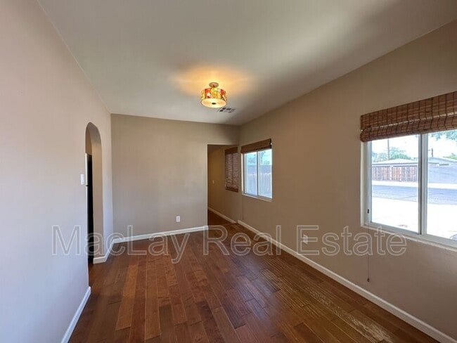 Building Photo - 1501 E Palm Ln