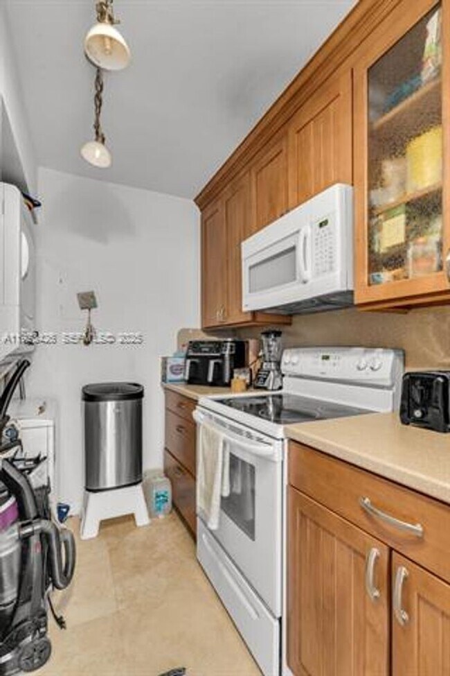 Building Photo - 255 Galen Dr