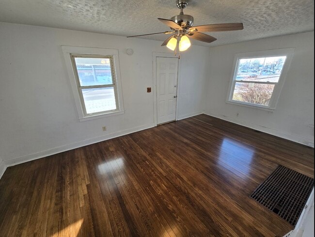 Building Photo - 3905 18th Ave