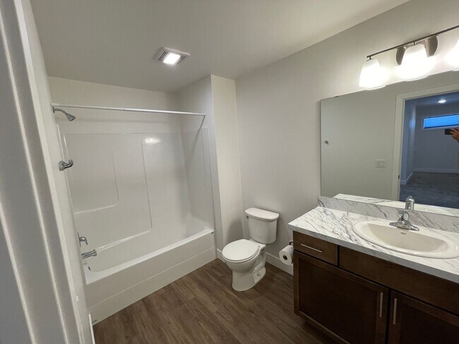 Building Photo - 3 bed 2.5 bath home rental