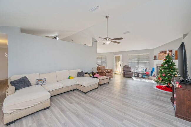 Building Photo - 6100 Saddle Horse Ln