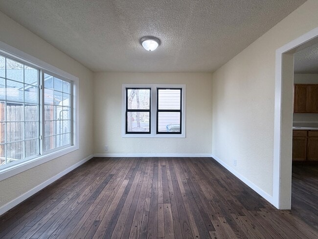 Building Photo - 960 Clark St