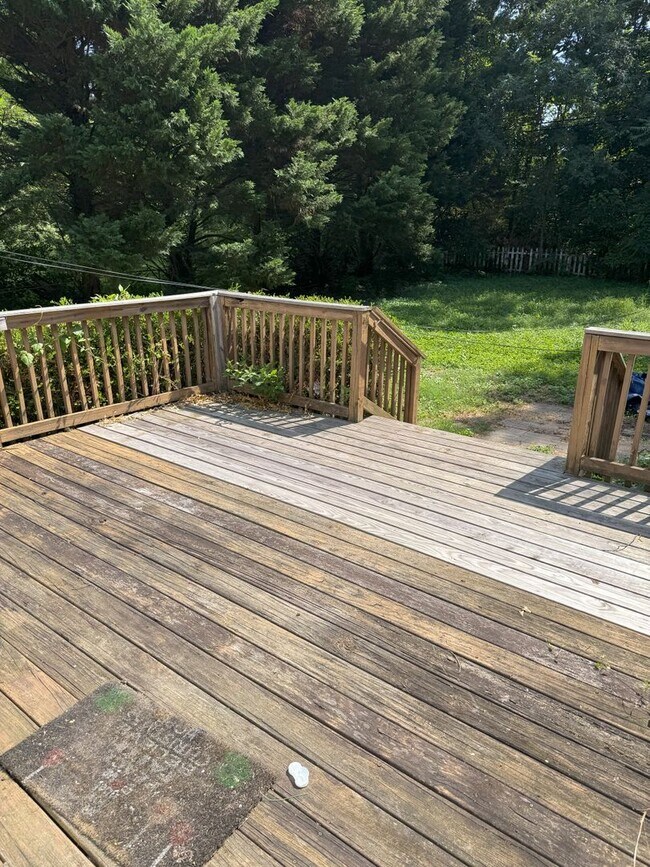 Building Photo - Near West End Rancher ready for you!