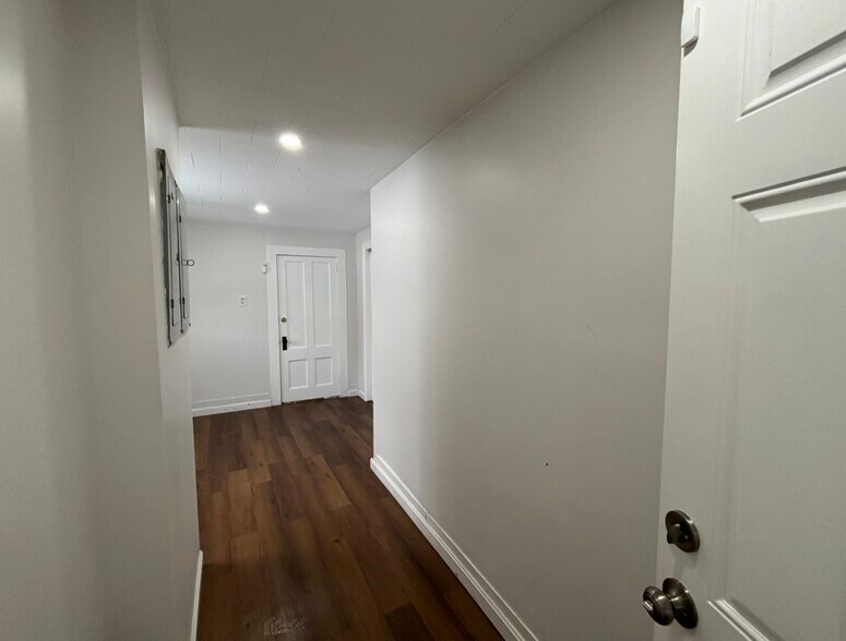 Building Photo - 169 Sewalls Falls Rd