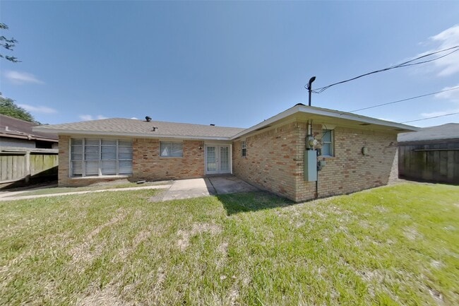 Building Photo - 3815 Regency Dr
