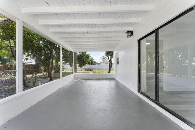 Building Photo - 700 NW 2nd Terrace