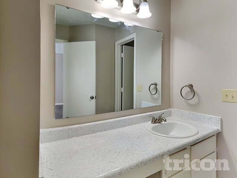 Building Photo - 6756 W Stanhope Dr