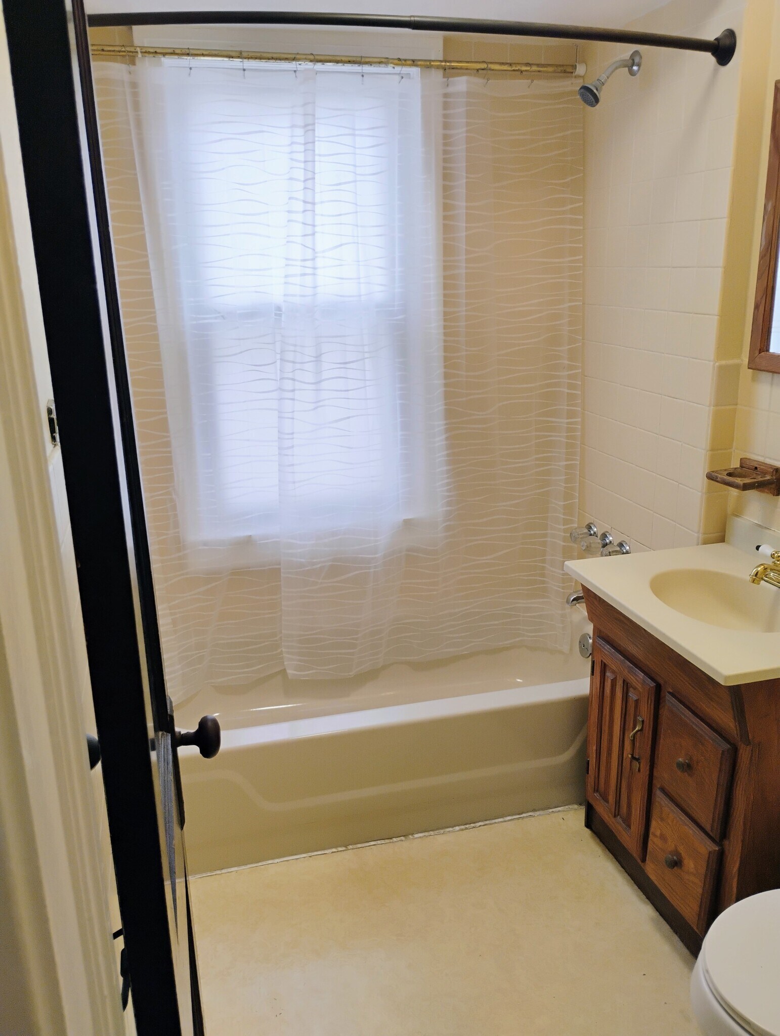 Building Photo - 2102 Chesterland Ave