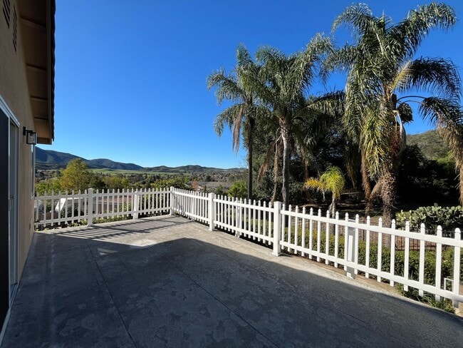 Building Photo - MOUNTAIN VIEWS!! Newbury Park 4+2.5 on cul-de-sac lot!