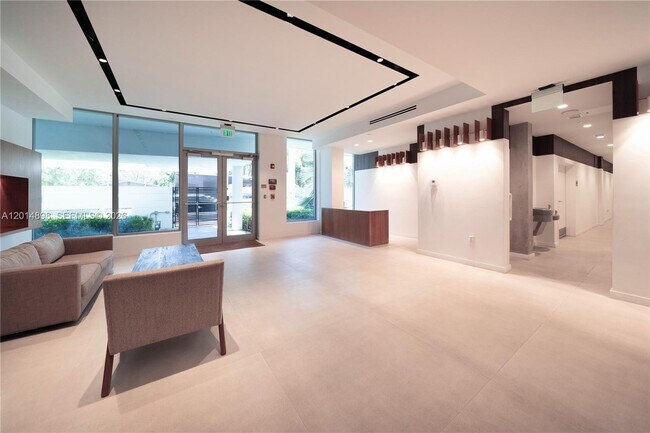 Building Photo - 13800 Highland Dr