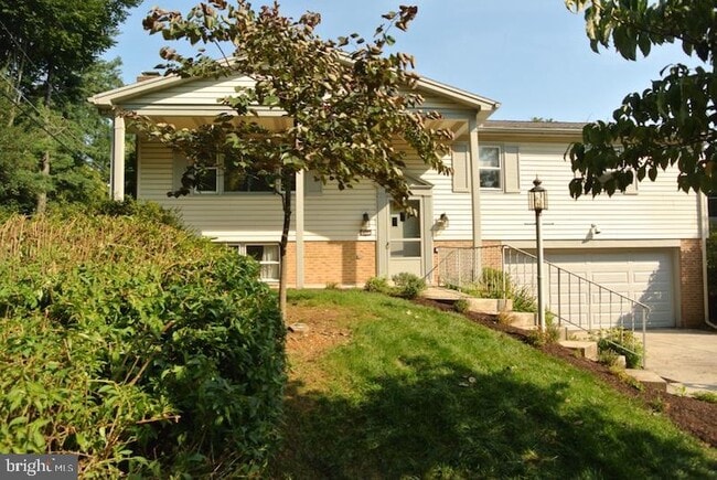 Building Photo - 421 Park Hills Dr