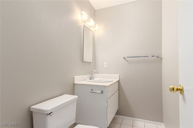 Building Photo - 557 Chelsea Dr