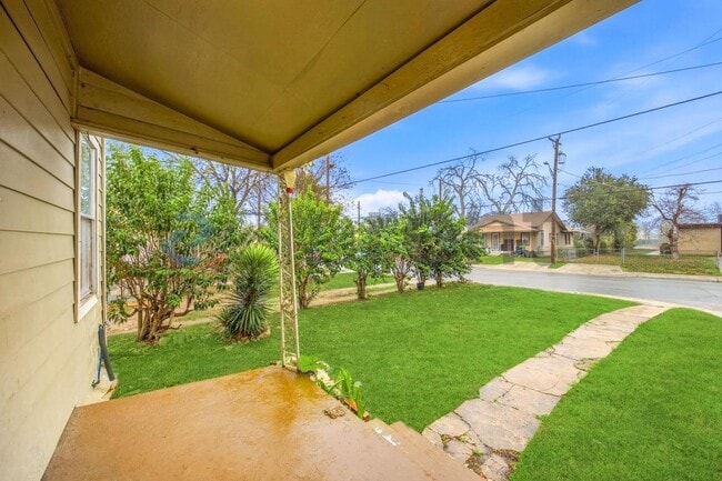 Building Photo - 521 S Polaris