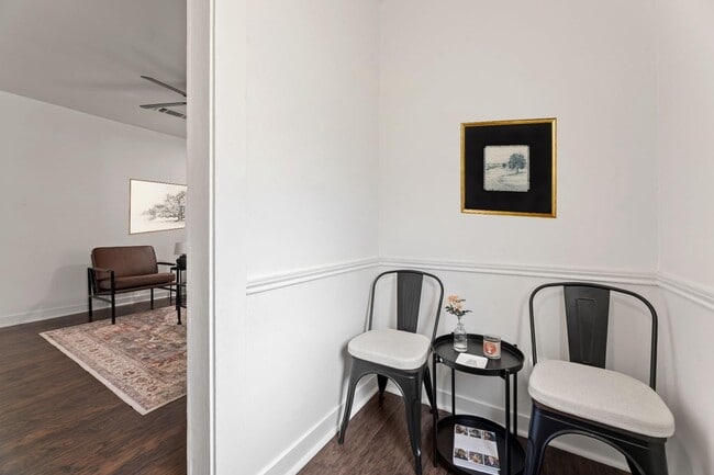 Building Photo - 1010 Long St