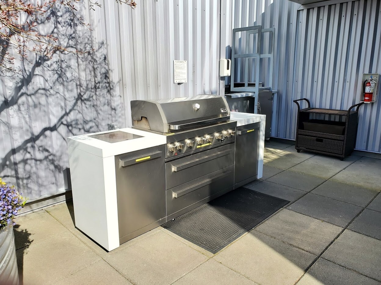 Building Photo - 2911 2nd Ave