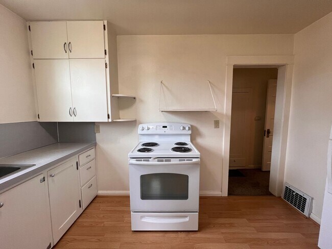 Building Photo - e2607