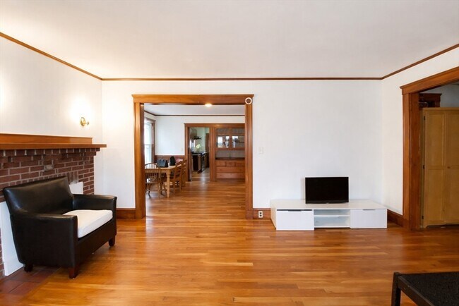 Building Photo - 23 Menotomy Rd