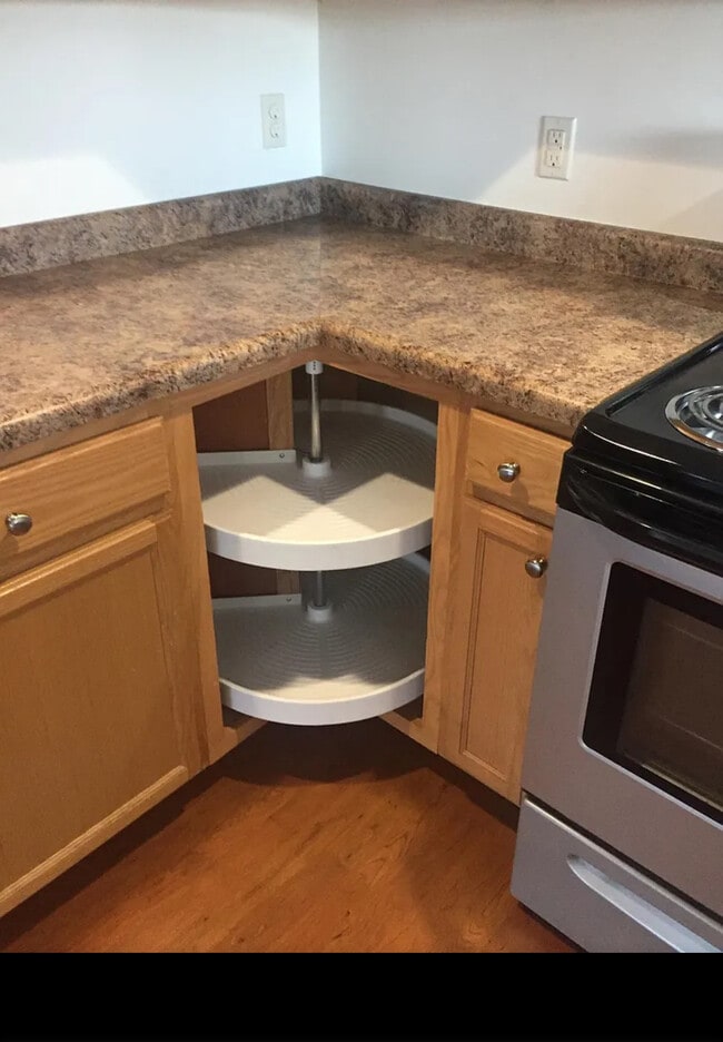 Building Photo - 2720 Hidden Dr