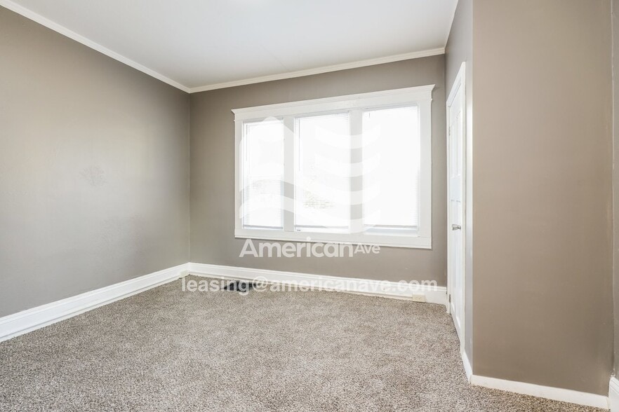 Building Photo - 250 Studebaker St