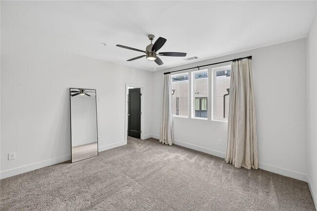 Building Photo - 1214 Chelsea Cir NW