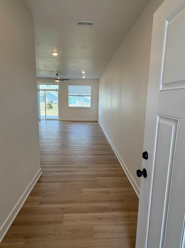 Building Photo - 216 Nw Waverly Dr