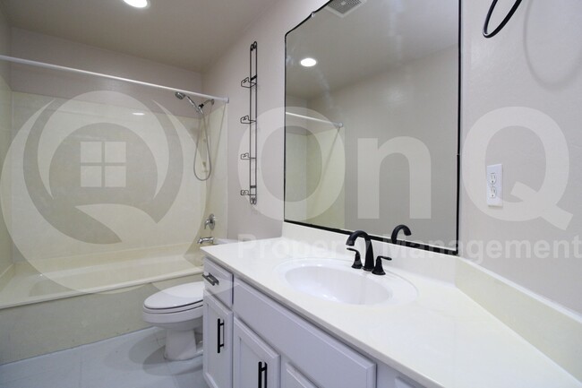 Building Photo - 4202 N 21st St