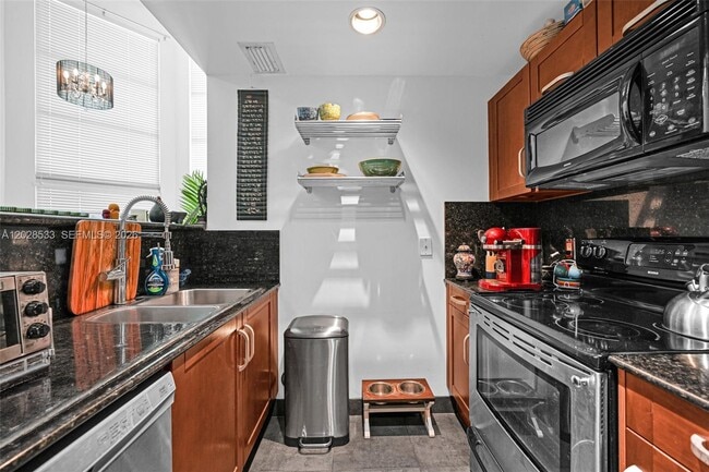 Building Photo - 7728 Collins Ave