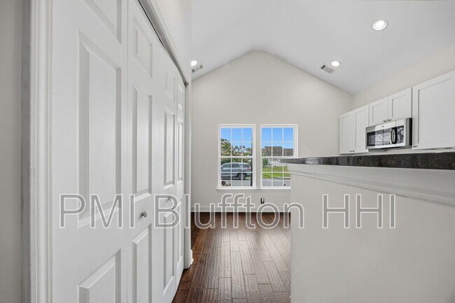 Building Photo - 355 Dante Cir