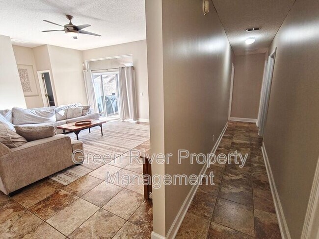 Building Photo - 1505 Majestic View Ln