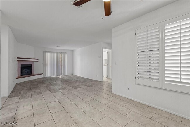 Building Photo - 2623 S Durango Dr