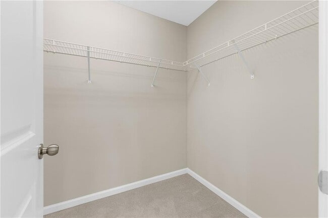 Building Photo - 331 Northaven Ave