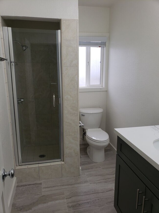 Building Photo - Newly Remodeled 1 Bedroom Unit in Orange