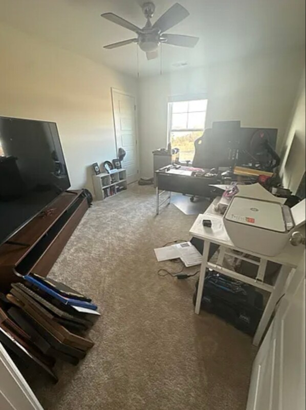 Building Photo - 423 Bassett Ln