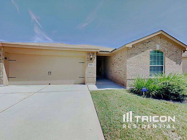 Primary Photo - 6219 Still Meadow