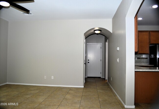 Building Photo - 964 S Almira Ave