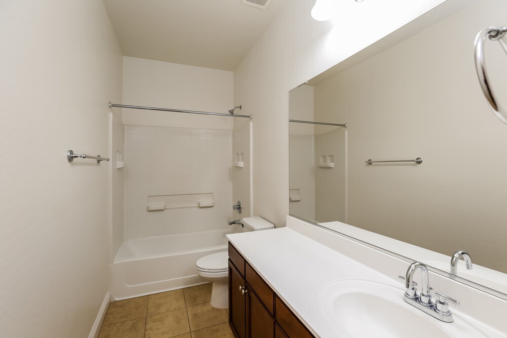 Building Photo - 1655 W Paisley Dr