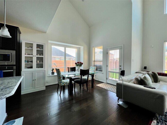 Building Photo - 3900 Eland Dr