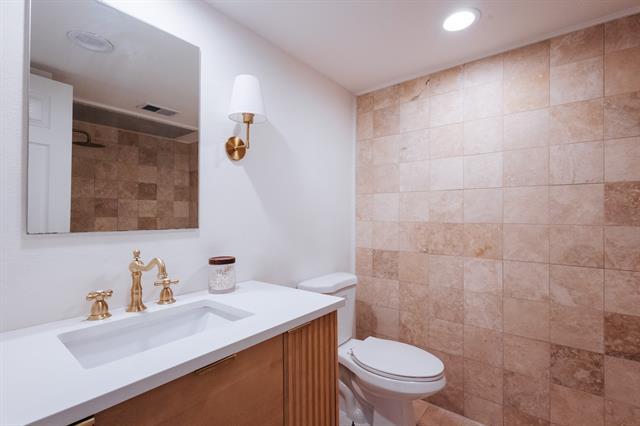 Building Photo - 5916 Birchbrook Dr