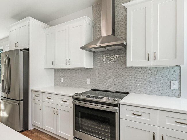 Building Photo - Custom 3 story home in the heart of Belmont/Optimist Park!